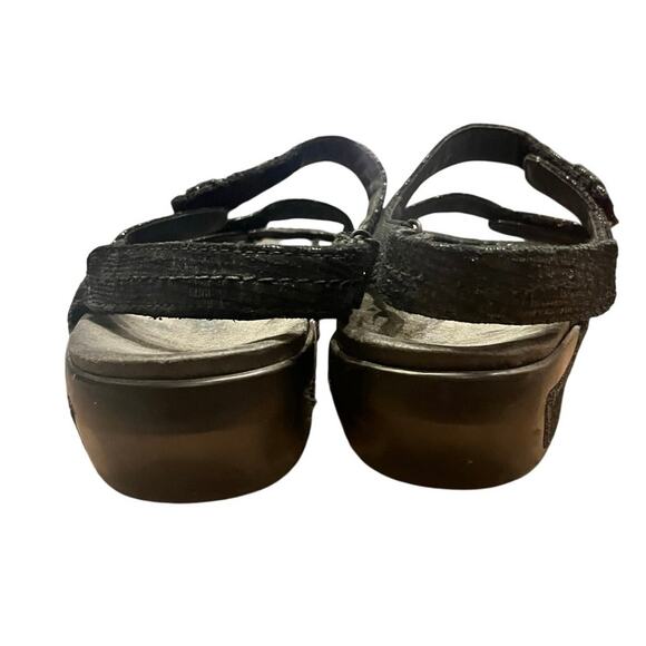 Aravon by New Balance Black Leather Sandals 10D Adjustable Comfort Walking shoe - Picture 7 of 10